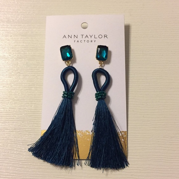Ann Taylor Factory Jewelry - 🚨LAST ONE🚨 Silk tassel earrings goldtone NWT